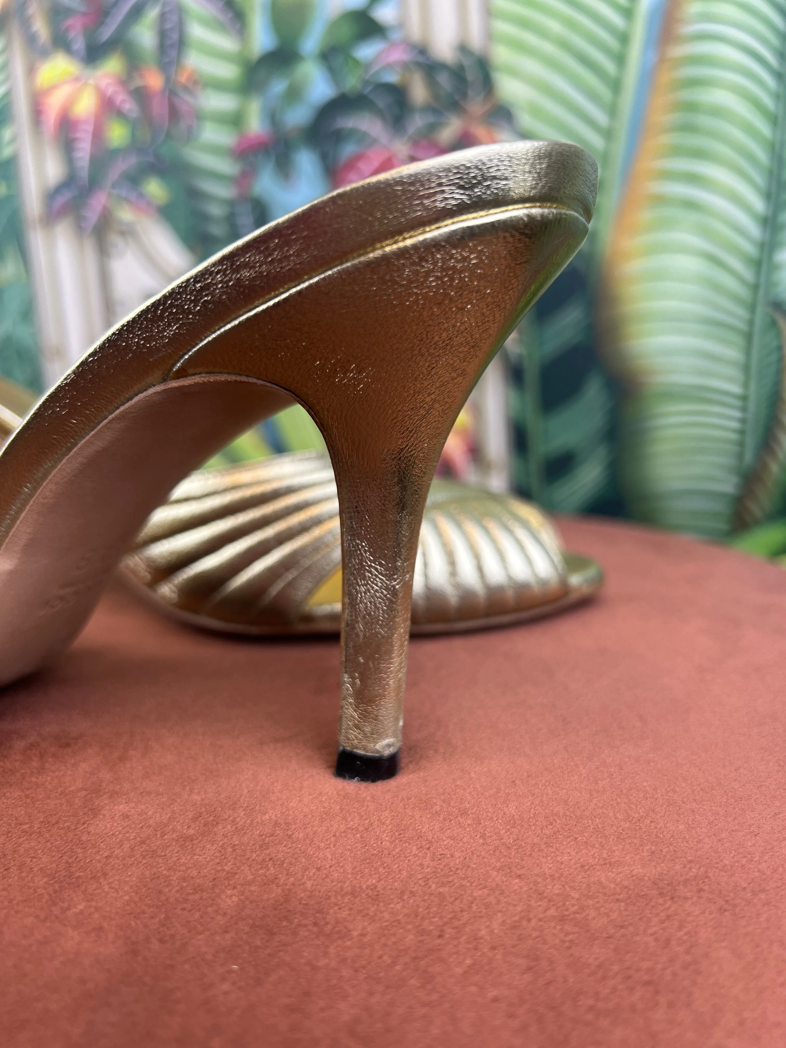 Gucci gold pumps