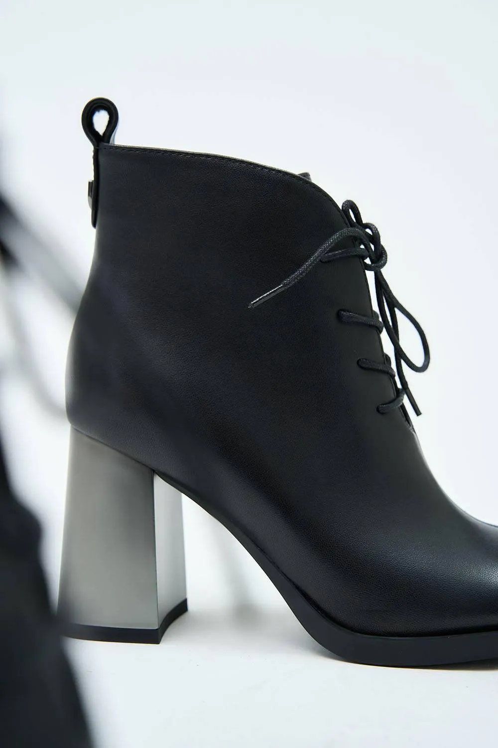 Lyra Black