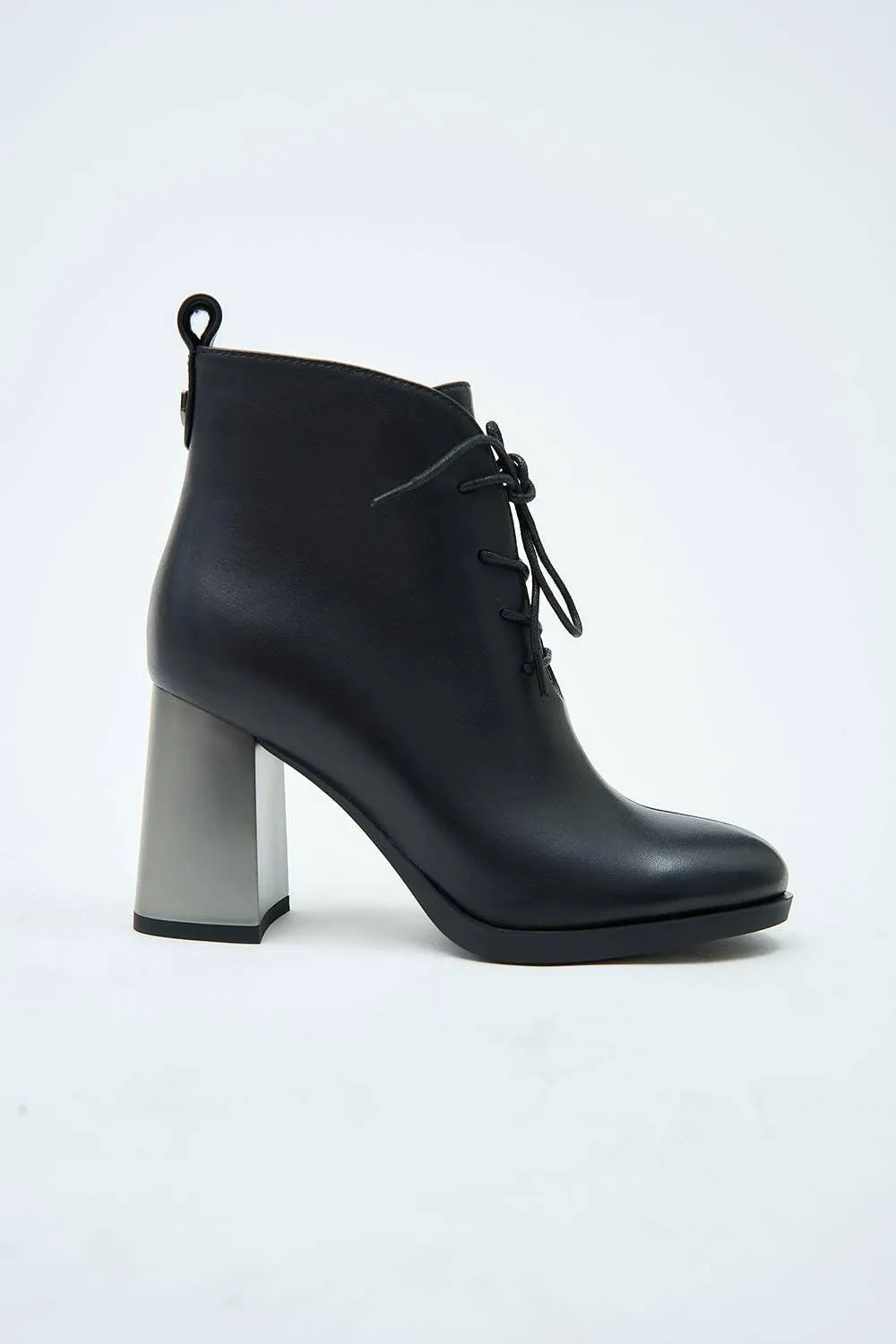 Lyra Black