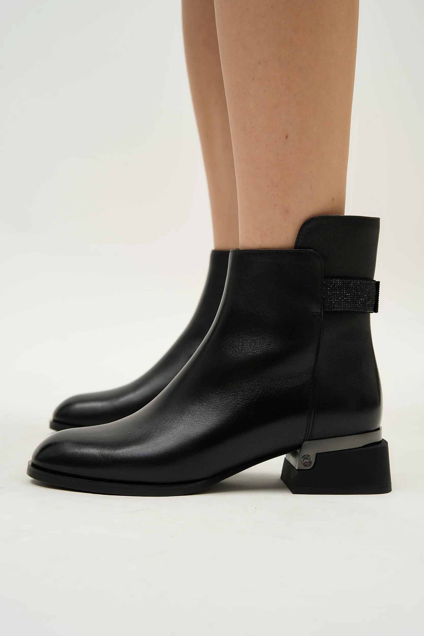 Oread Black