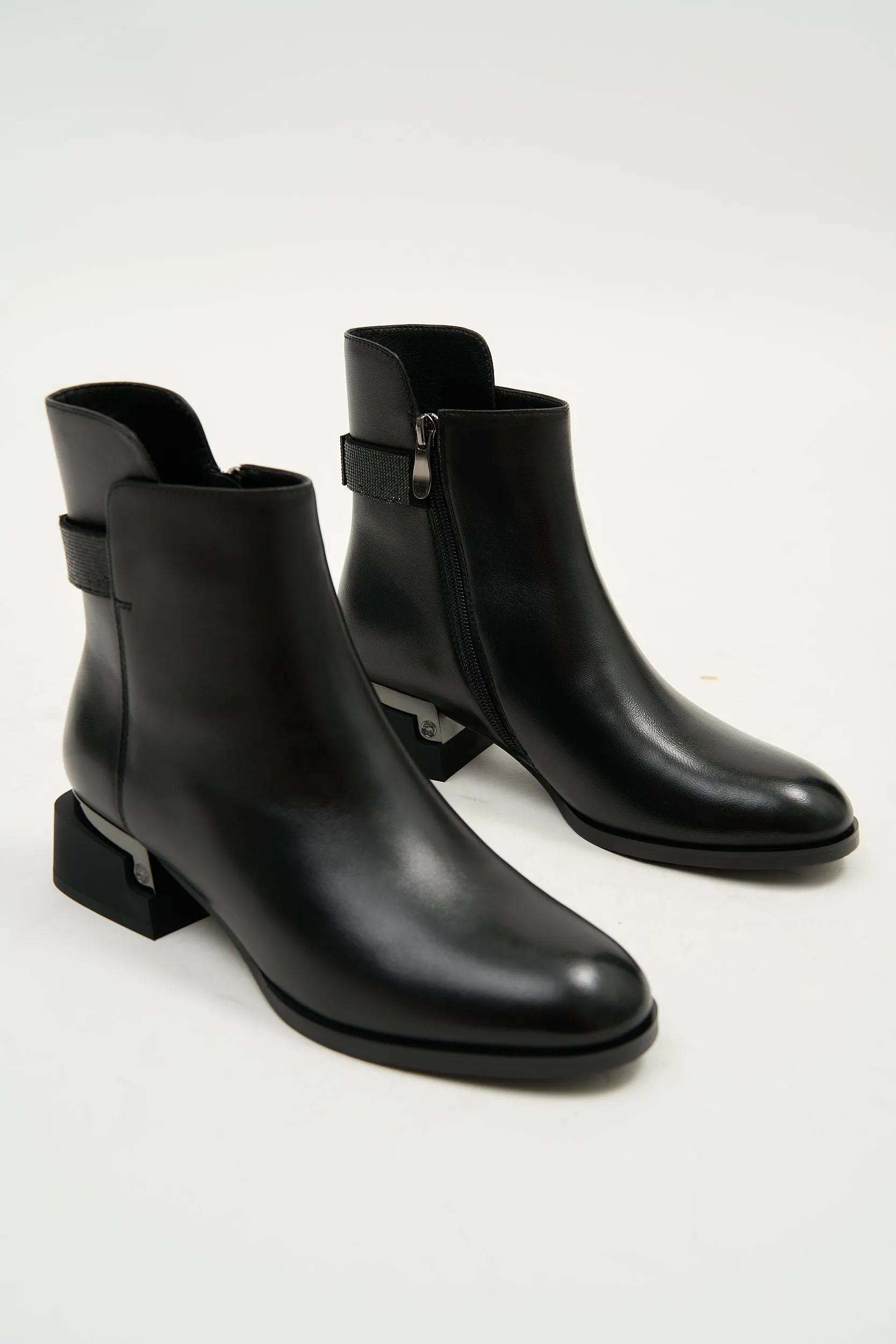 Oread Black